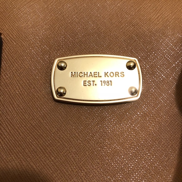 Authentic Michael Kors Handbag preOwned w/ dustbag - Picture 2 of 7